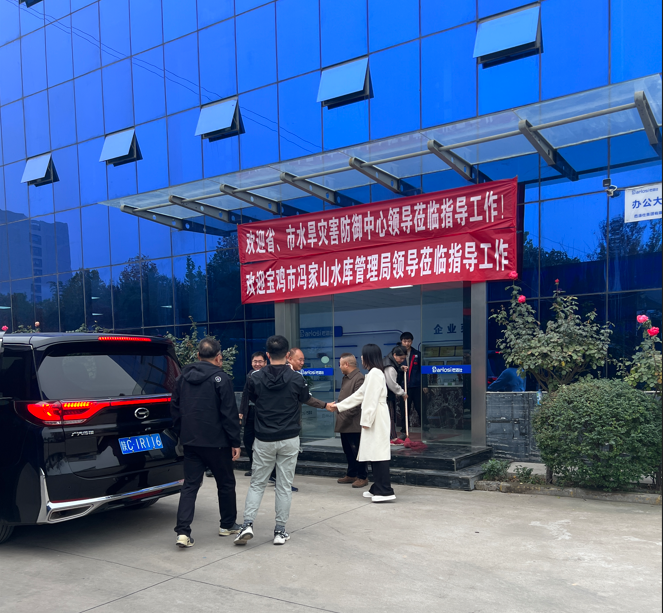 陜西水利領(lǐng)導(dǎo)考察清淤機(jī)器人，探索水庫(kù)治理新路徑